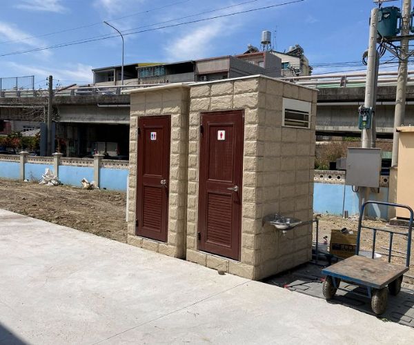 磚藝流動廁所比塑膠厠所好在哪？材質、穩固性與使用體驗差異解析